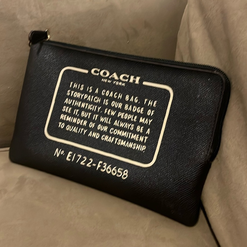 Coach bag zip storage